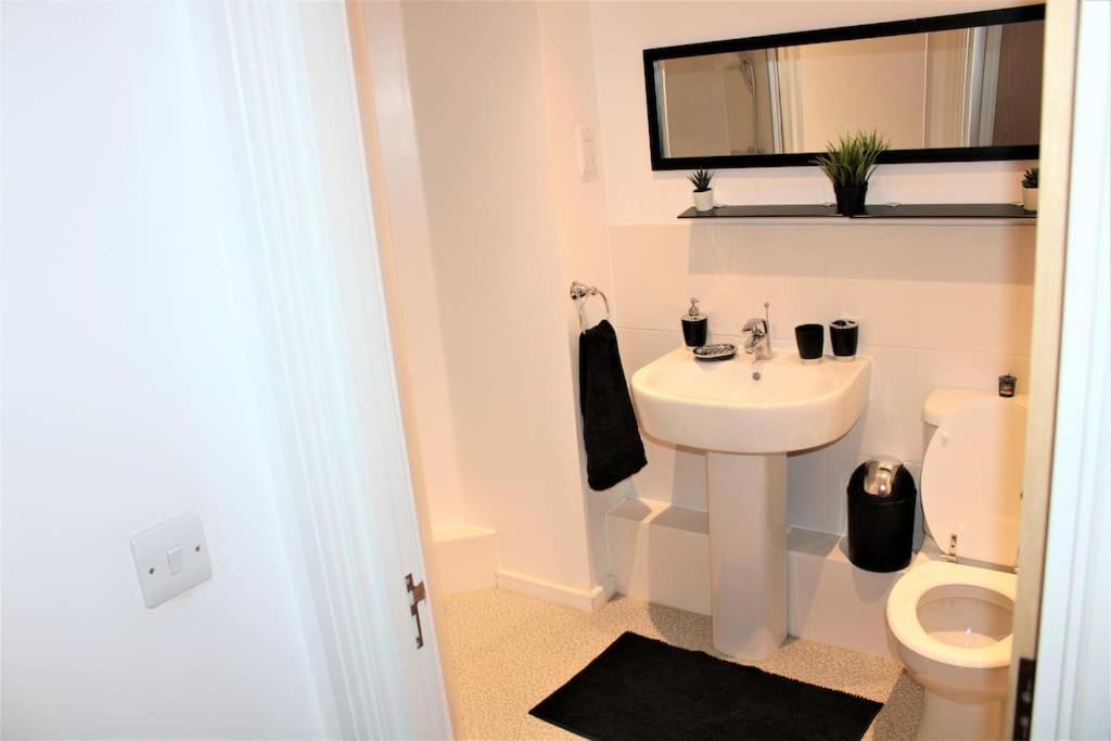 Lexden Lovely Modern Apartment Close To Town Centre מראה חיצוני תמונה