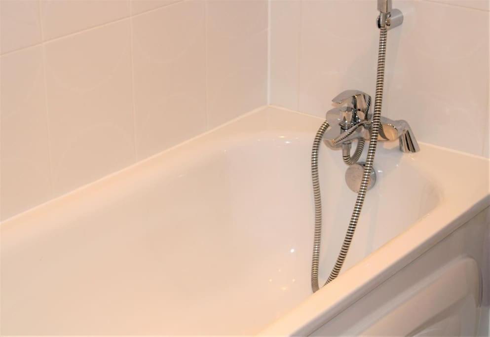 Lexden Lovely Modern Apartment Close To Town Centre מראה חיצוני תמונה