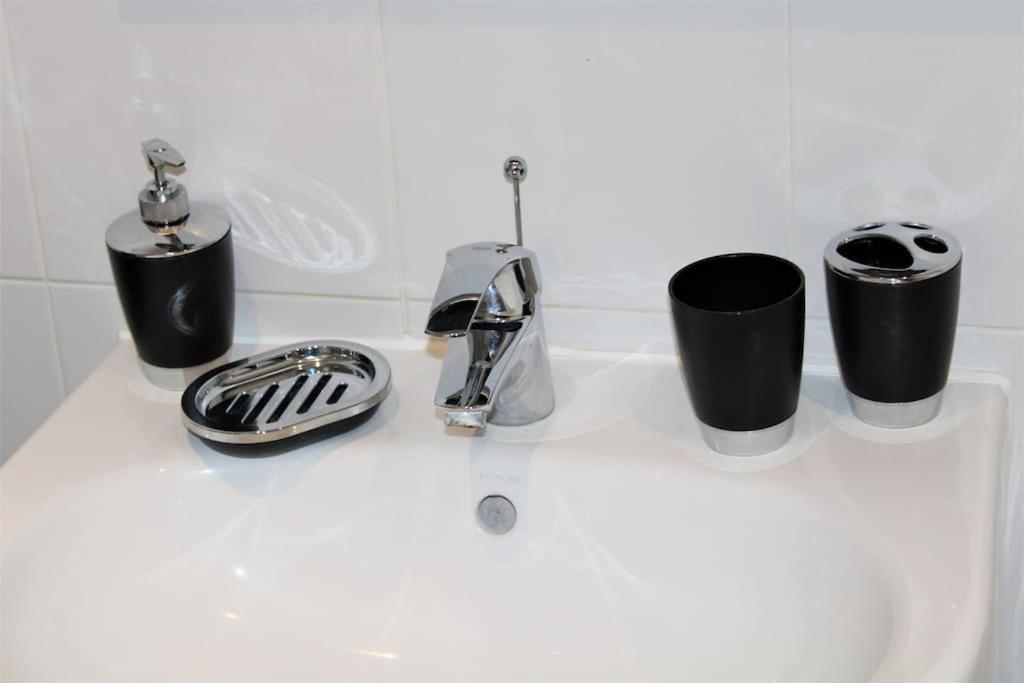 Lexden Lovely Modern Apartment Close To Town Centre מראה חיצוני תמונה